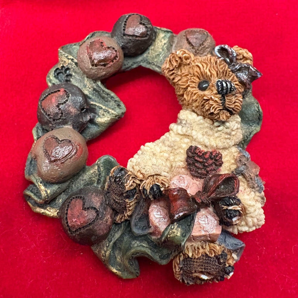 Boyds Bear Pin Wreath with Hearts